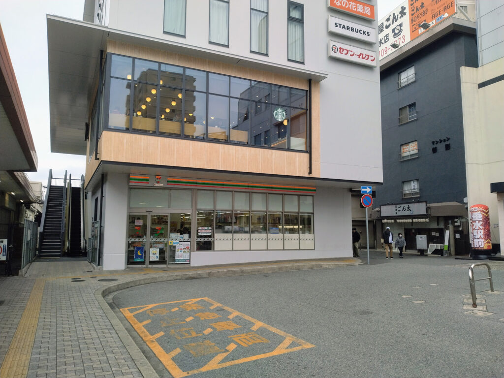 垂水駅前のセブンイレブンの写真