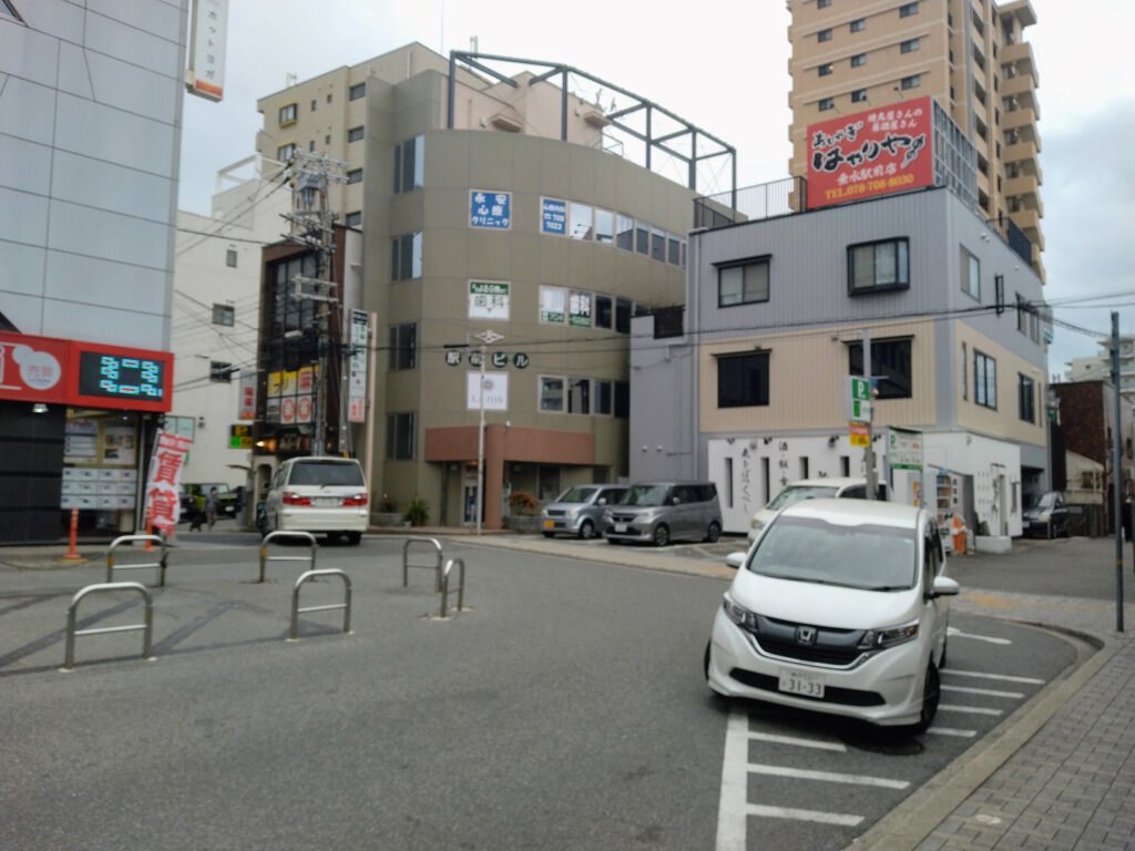 垂水駅前の駐車場