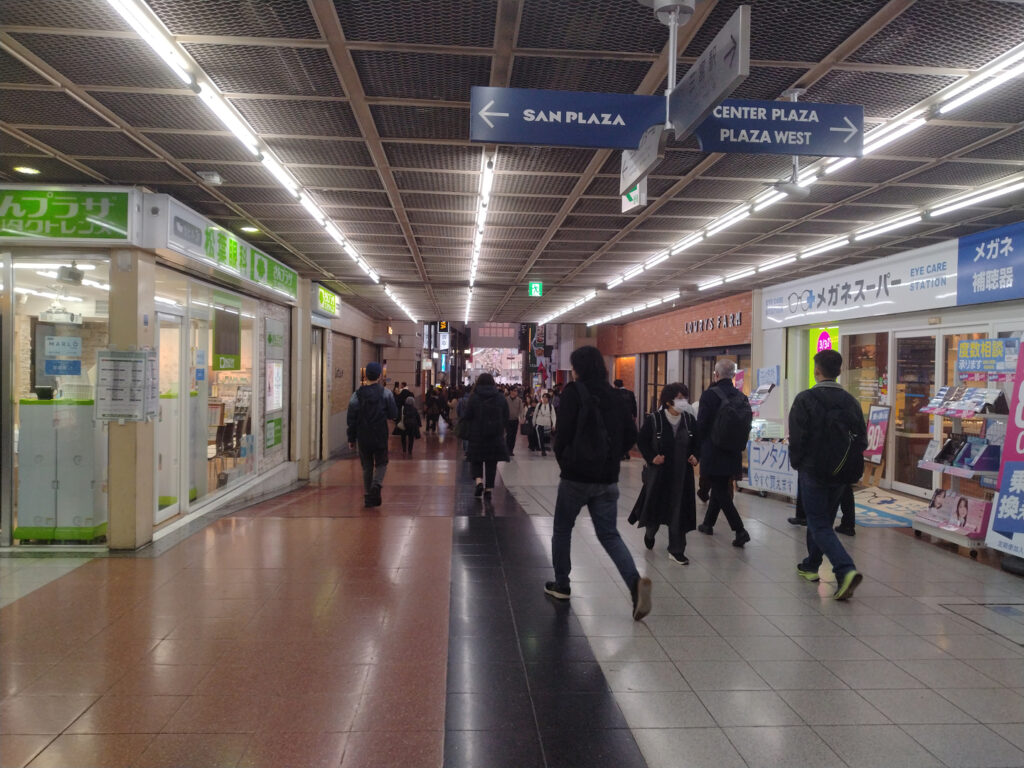 センタープラザの北口から入ったところの写真