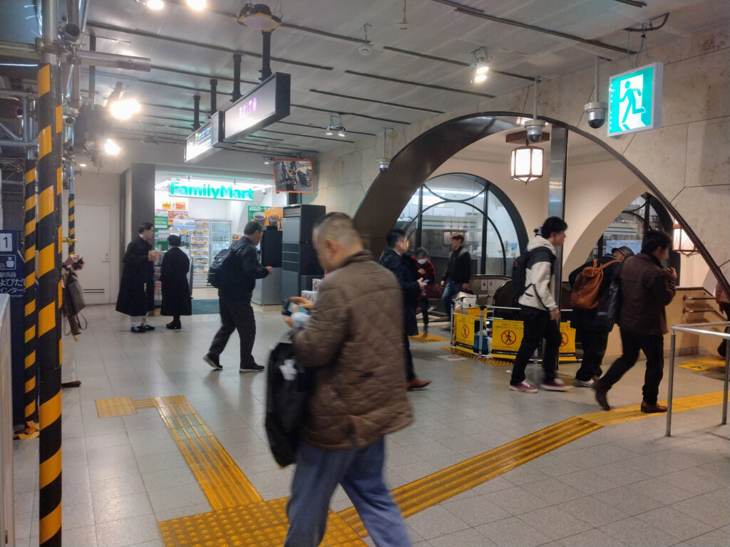 阪急三宮駅の西口の写真