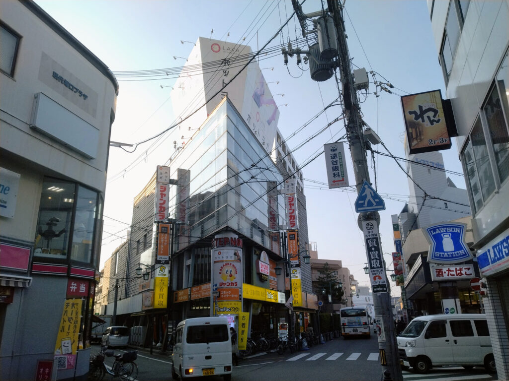 LAVA塚口の入ったビルの写真