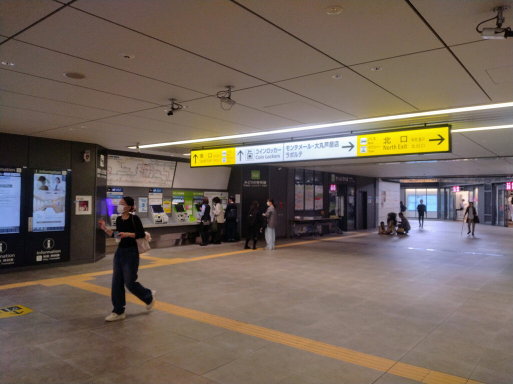 JR芦屋駅改札を出た直後の風景