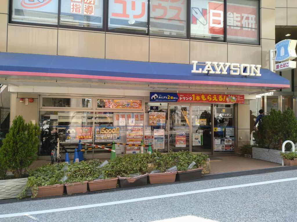 LAVA岡本店からほど近いローソン 岡本店前